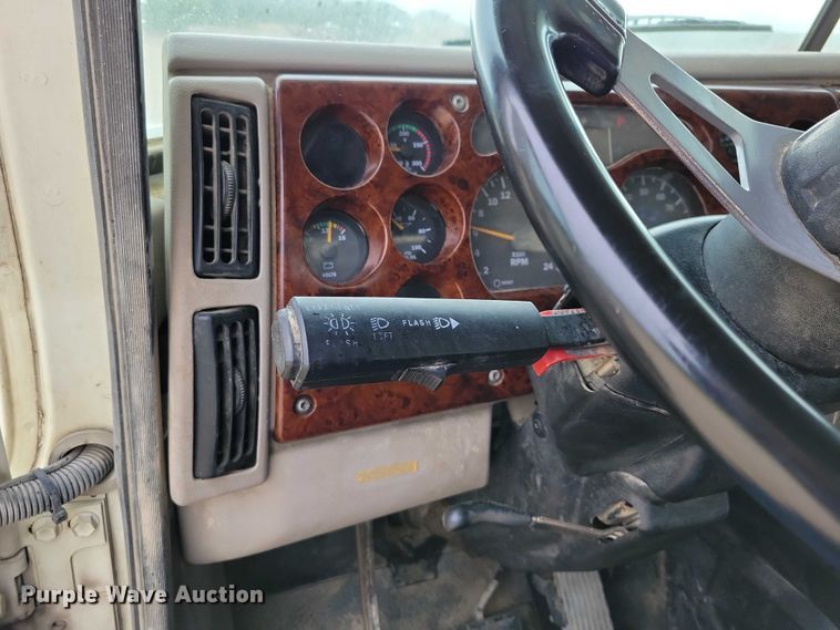 image for item DX7102 2006 Mack Vision CX600 semi truck