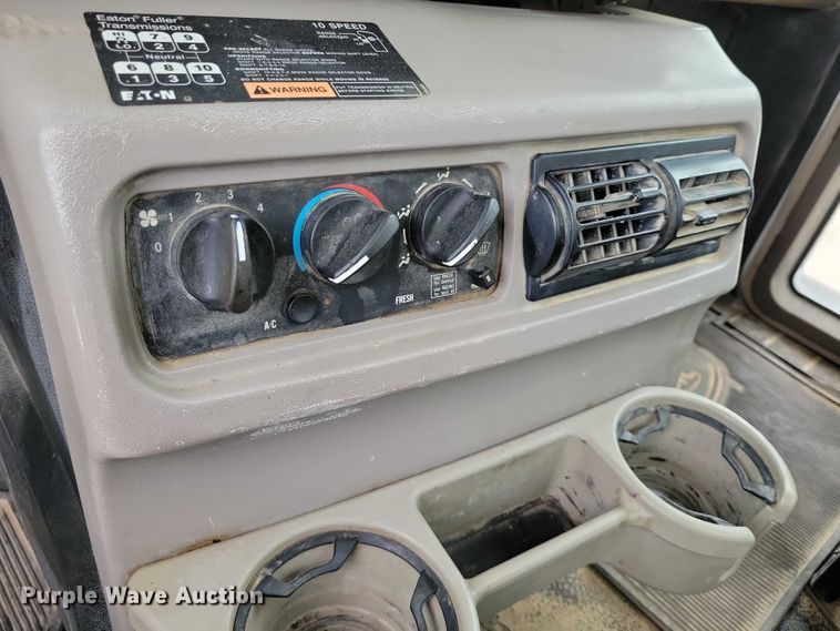 image for item DX7102 2006 Mack Vision CX600 semi truck