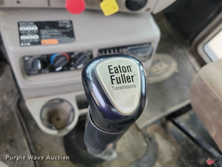 image for item DX7102 2006 Mack Vision CX600 semi truck