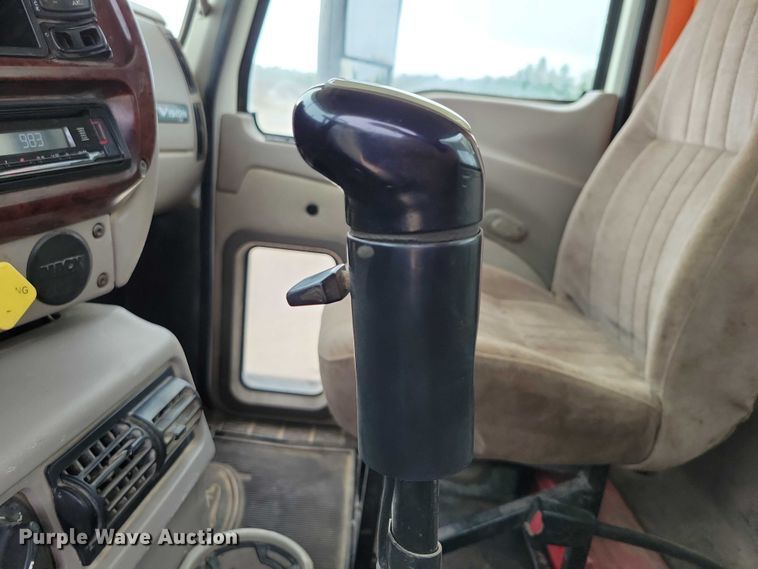 image for item DX7102 2006 Mack Vision CX600 semi truck