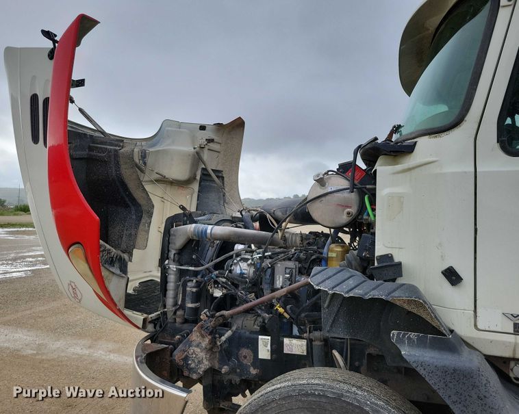 image for item DX7102 2006 Mack Vision CX600 semi truck