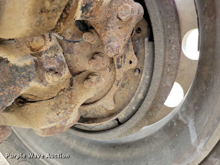 image for item DX7102 2006 Mack Vision CX600 semi truck