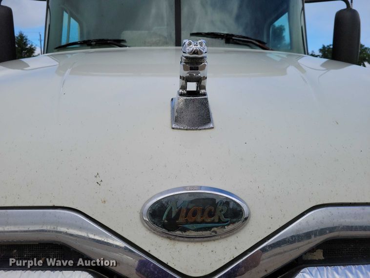 image for item DX7102 2006 Mack Vision CX600 semi truck