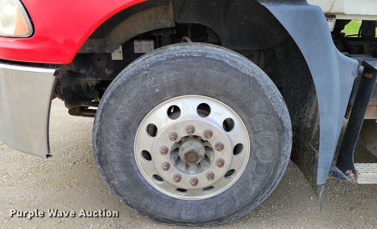 image for item DX7102 2006 Mack Vision CX600 semi truck