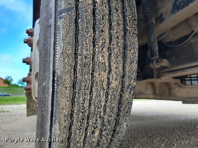 image for item DX7102 2006 Mack Vision CX600 semi truck