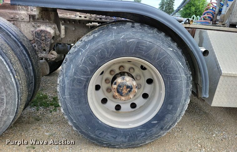 image for item DX7102 2006 Mack Vision CX600 semi truck