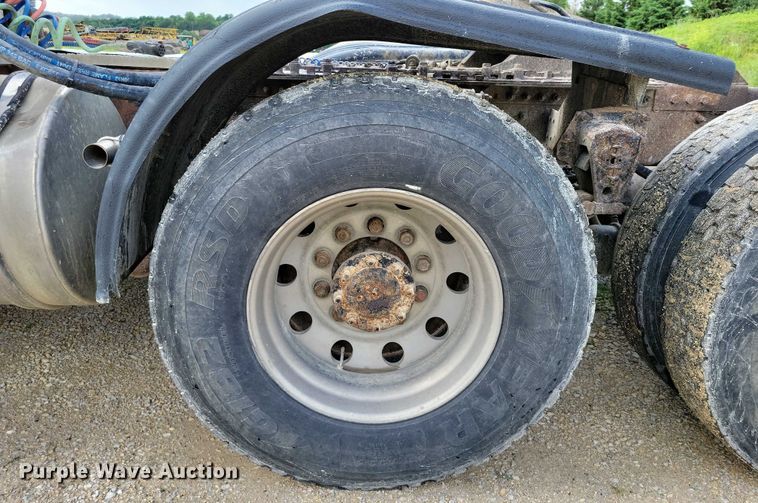 image for item DX7102 2006 Mack Vision CX600 semi truck