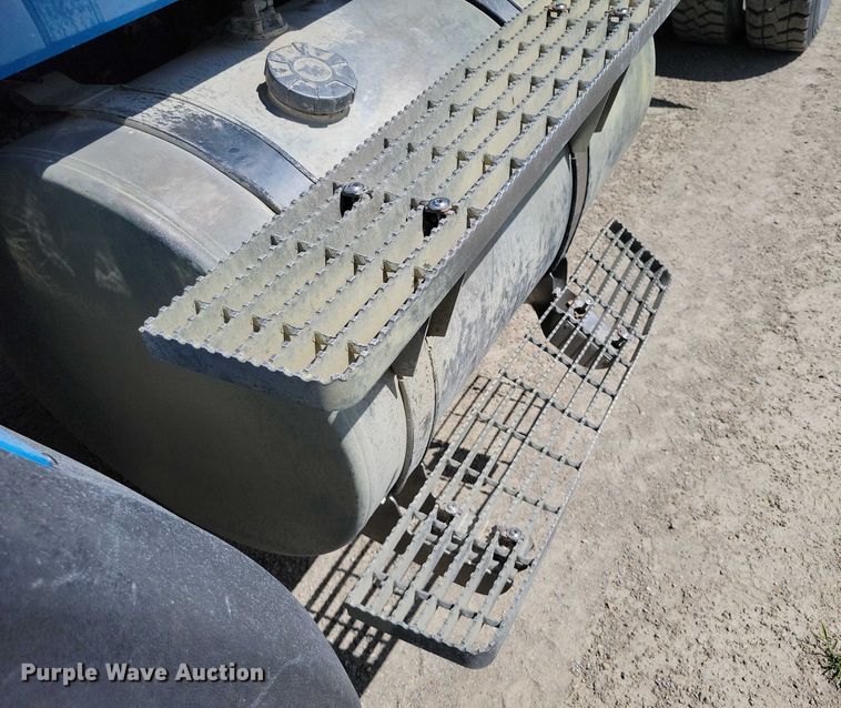 image for item DX7123 2014 Caterpillar CT660S dump truck