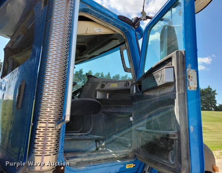 image for item DX7123 2014 Caterpillar CT660S dump truck