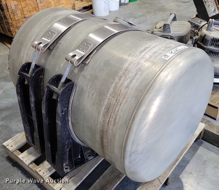 image for item DX7127 Truck parts