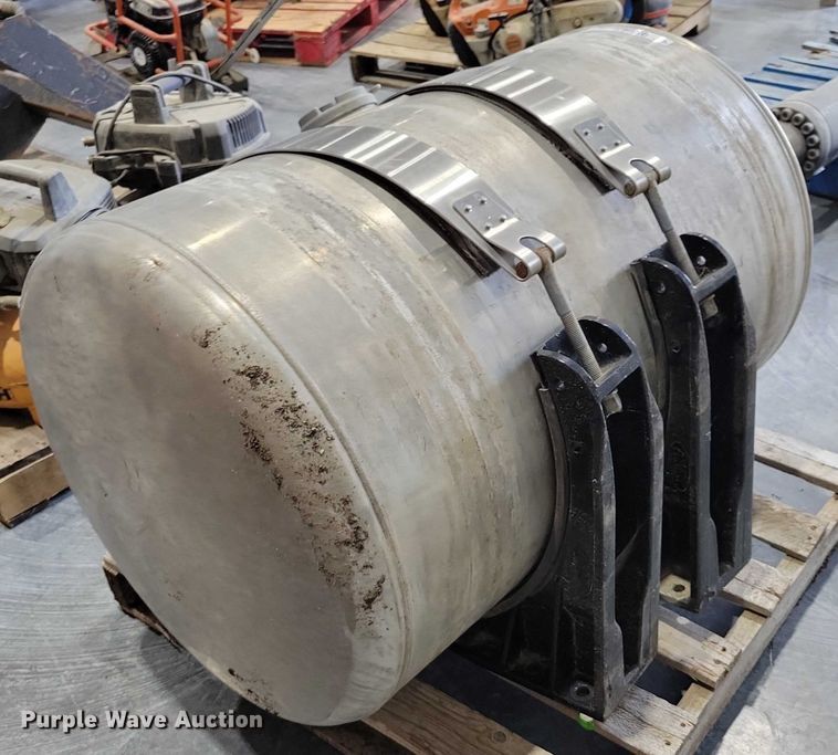 image for item DX7127 Truck parts