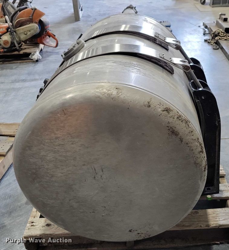 image for item DX7127 Truck parts