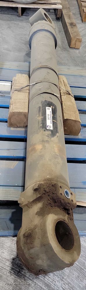 image for item DX7130 John Deere 350G excavator hydraulic cylinder