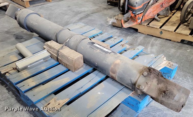 image for item DX7130 John Deere 350G excavator hydraulic cylinder