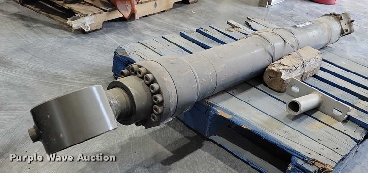 image for item DX7130 John Deere 350G excavator hydraulic cylinder