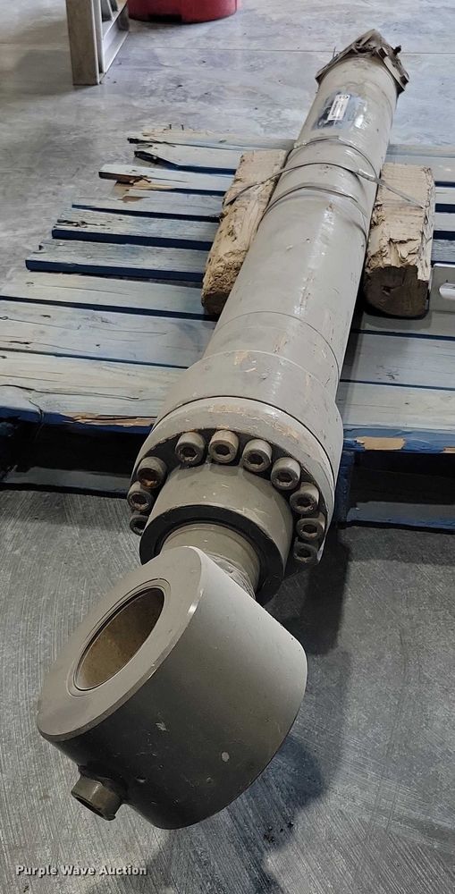 image for item DX7130 John Deere 350G excavator hydraulic cylinder