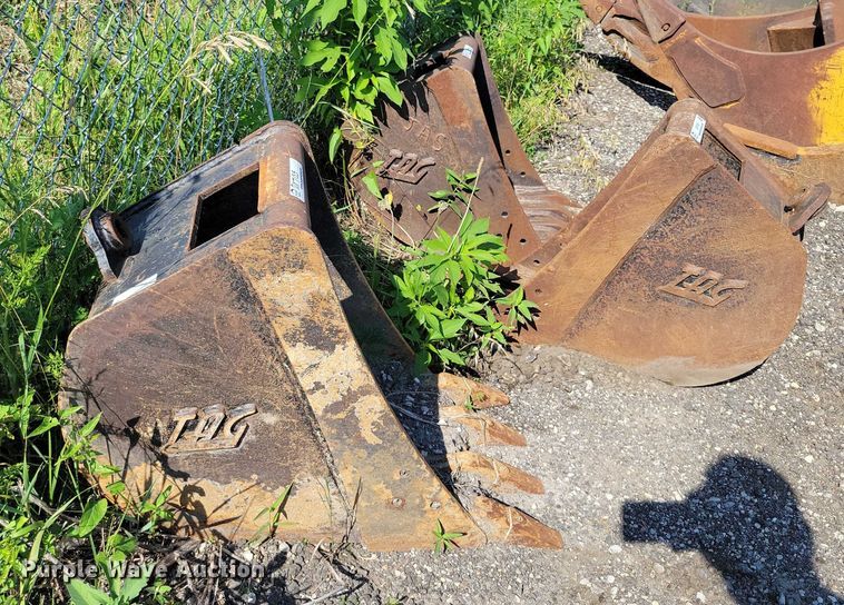 image for item DX7135 (3) TAG excavator buckets