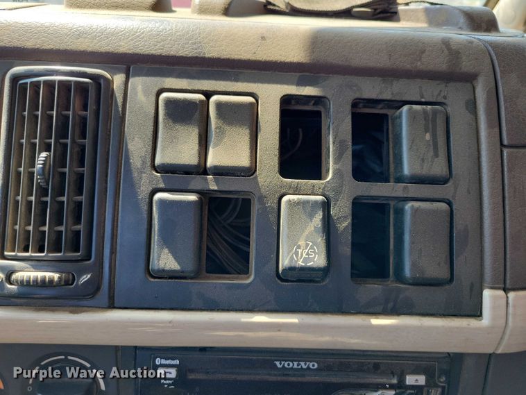 image for item DX7139 2017 Volvo VHD64F dump truck