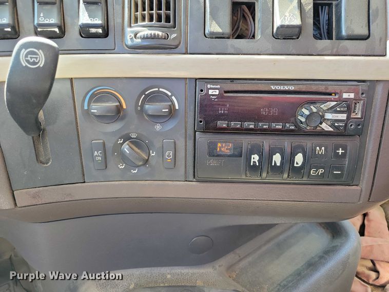 image for item DX7139 2017 Volvo VHD64F dump truck