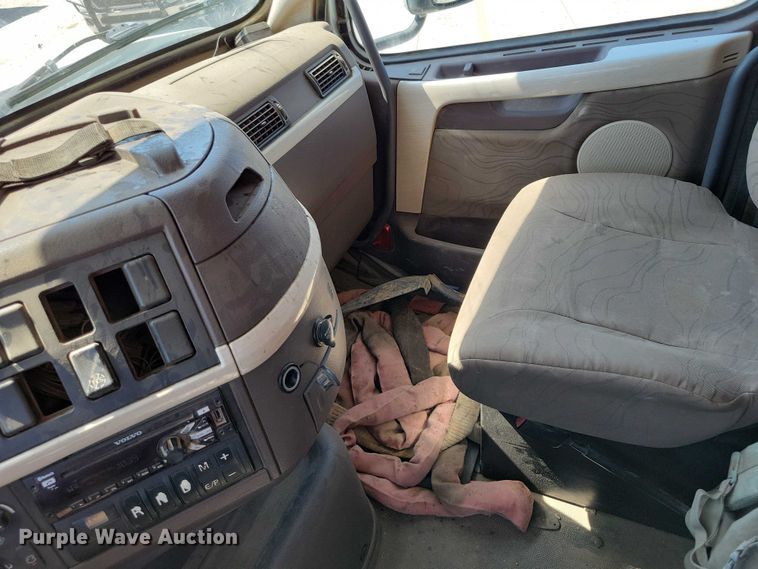 image for item DX7139 2017 Volvo VHD64F dump truck