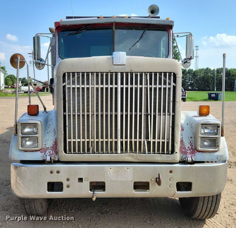 image for item DX7141 1987 International F9370 dump truck