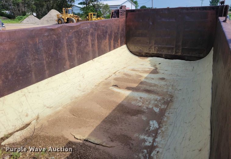 image for item DX7141 1987 International F9370 dump truck