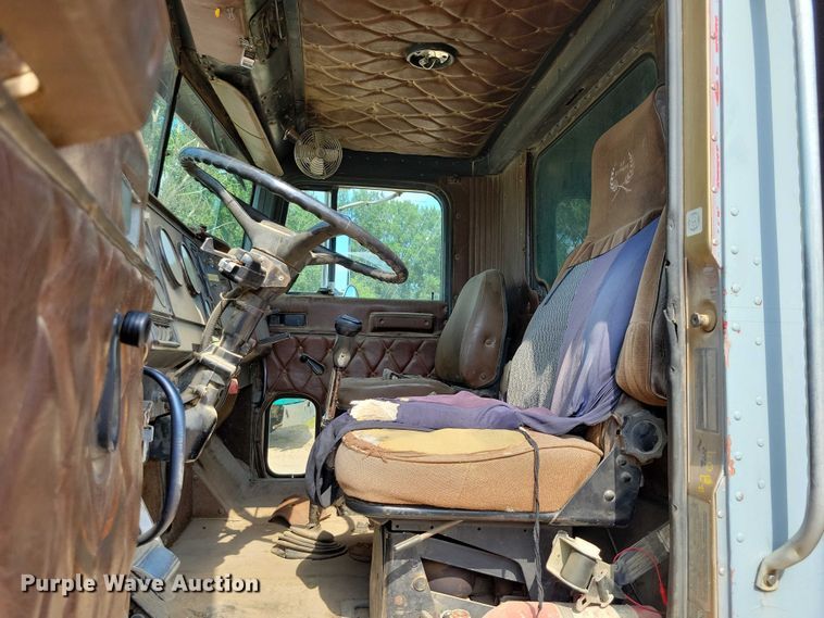 image for item DX7141 1987 International F9370 dump truck