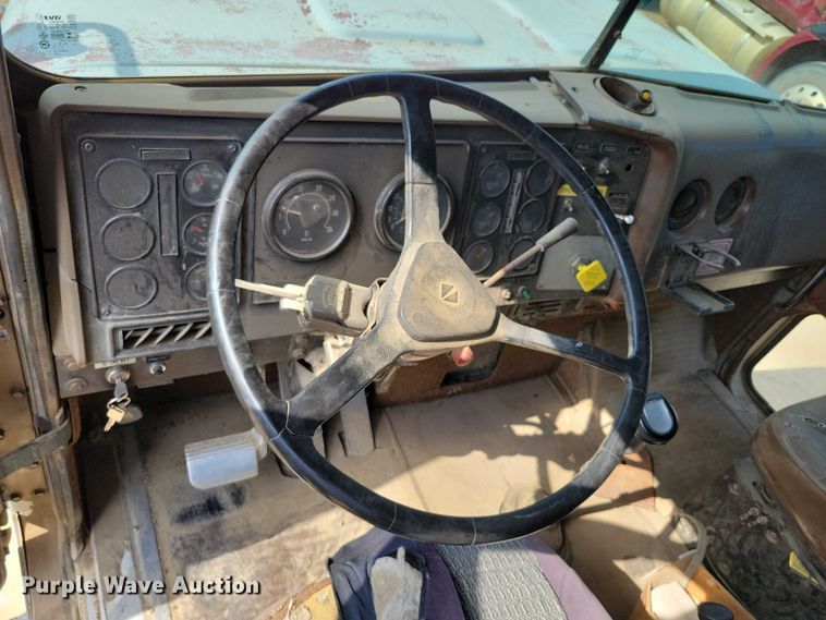 image for item DX7141 1987 International F9370 dump truck