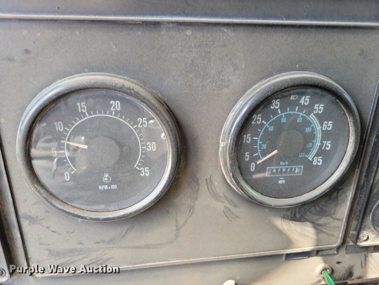 image for item DX7141 1987 International F9370 dump truck