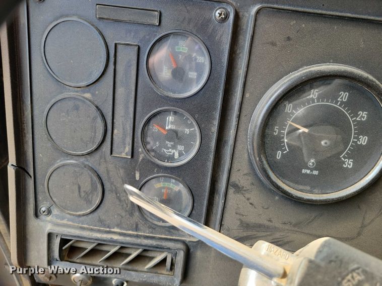 image for item DX7141 1987 International F9370 dump truck