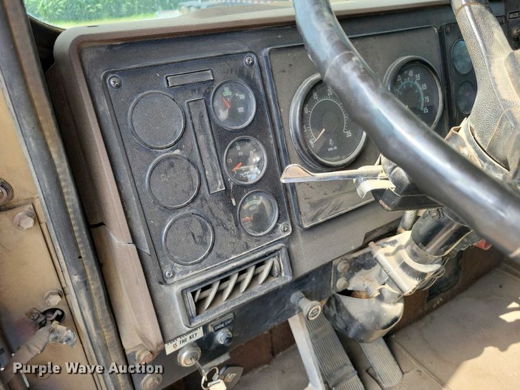 image for item DX7141 1987 International F9370 dump truck