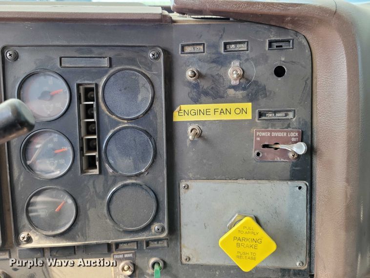 image for item DX7141 1987 International F9370 dump truck