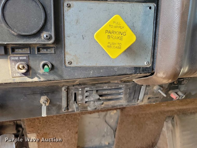 image for item DX7141 1987 International F9370 dump truck