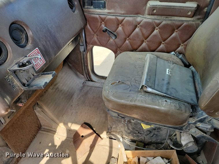 image for item DX7141 1987 International F9370 dump truck