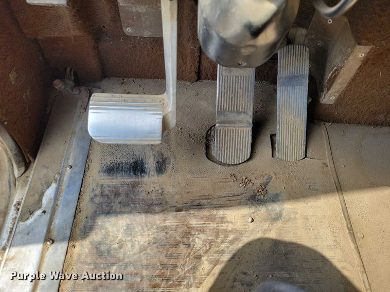 image for item DX7141 1987 International F9370 dump truck