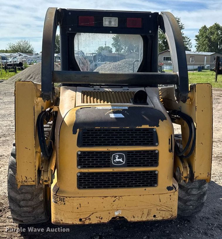 image for item DY0244 2003 John Deere 250 skid steer loader