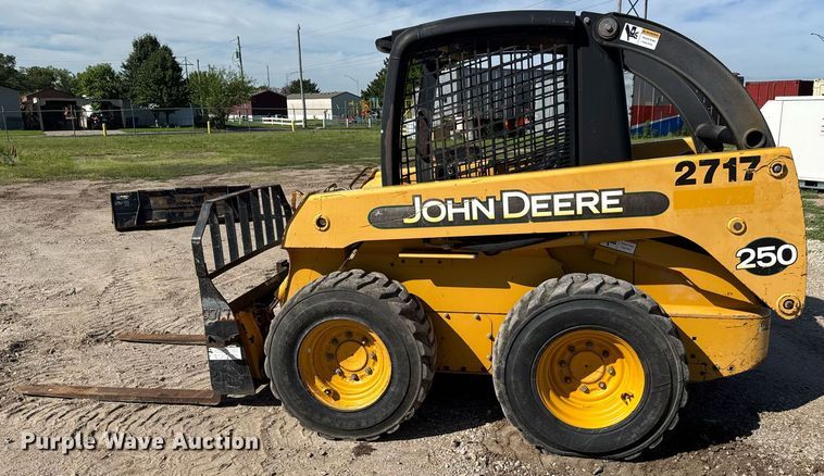 image for item DY0244 2003 John Deere 250 skid steer loader
