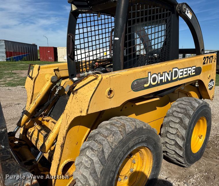 image for item DY0244 2003 John Deere 250 skid steer loader