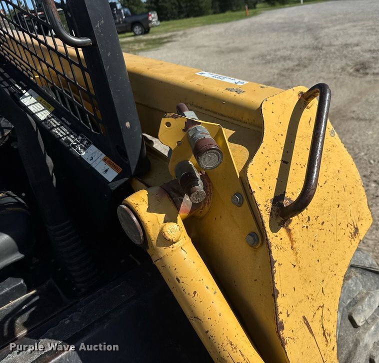 image for item DY0244 2003 John Deere 250 skid steer loader