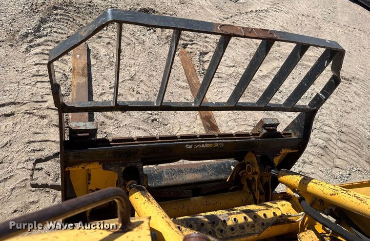 image for item DY0244 2003 John Deere 250 skid steer loader