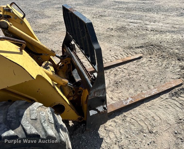 image for item DY0244 2003 John Deere 250 skid steer loader