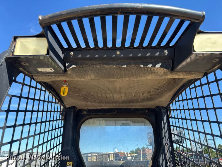 image for item DY0244 2003 John Deere 250 skid steer loader