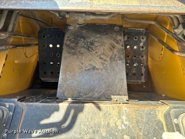 image for item DY0244 2003 John Deere 250 skid steer loader