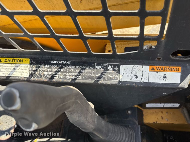 image for item DY0244 2003 John Deere 250 skid steer loader