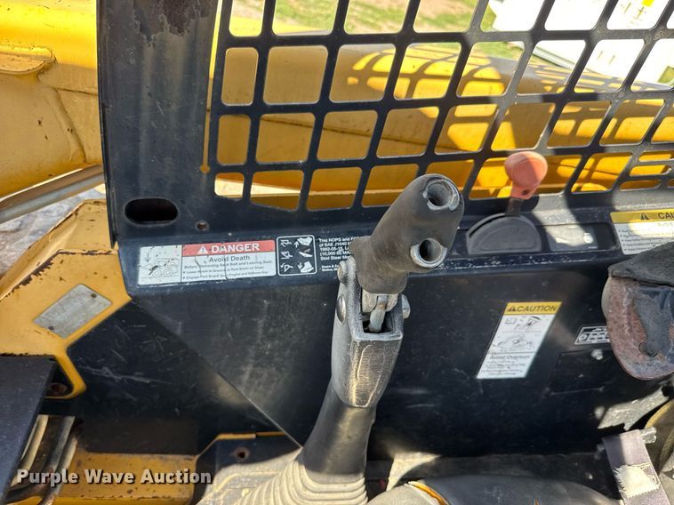 image for item DY0244 2003 John Deere 250 skid steer loader