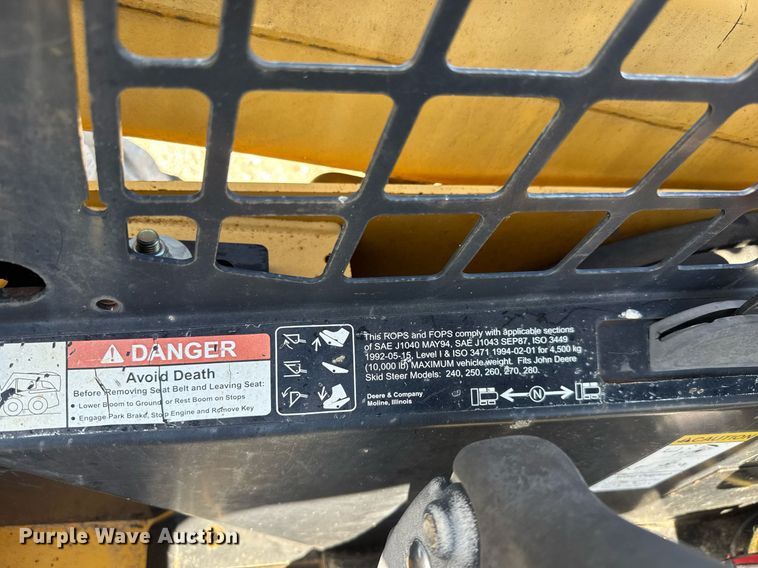 image for item DY0244 2003 John Deere 250 skid steer loader