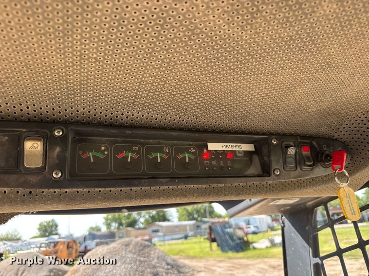 image for item DY0244 2003 John Deere 250 skid steer loader