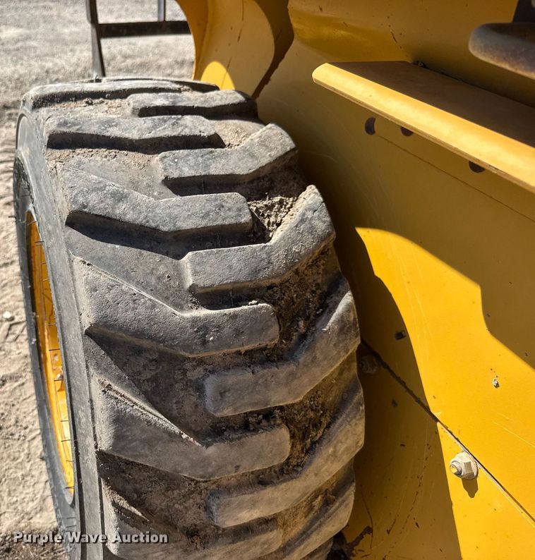 image for item DY0244 2003 John Deere 250 skid steer loader