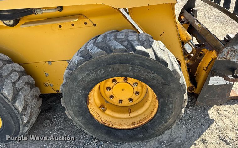 image for item DY0244 2003 John Deere 250 skid steer loader