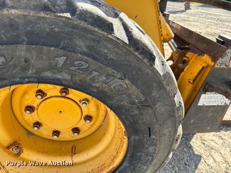 image for item DY0244 2003 John Deere 250 skid steer loader